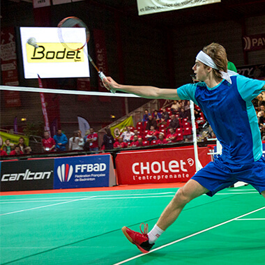Promote racket sports partners using video display