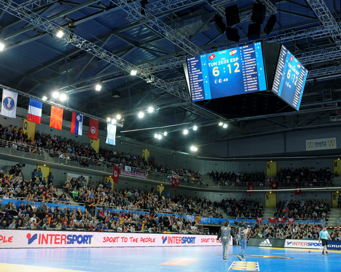 led-video-display-solutions-video-cube-arena-metz-3